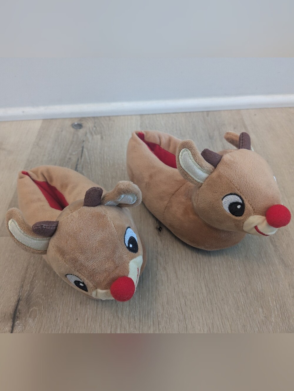 🦌 Rudolph The Red Nose Reindeer Kids Slippers- Brown; Size: 7 / 8 Toddler